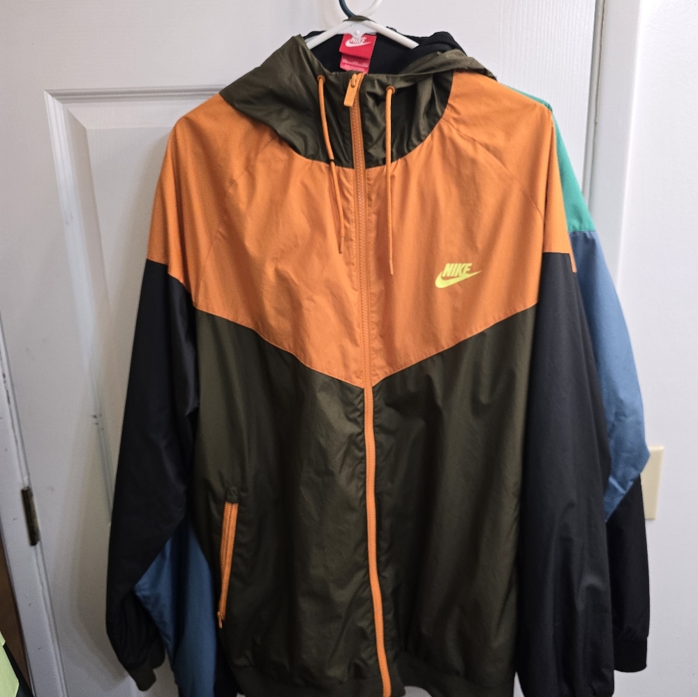 Nike wind runner